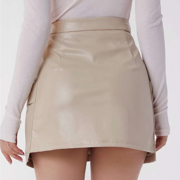 Leather skirt with front pockets - Picture 3 of 5